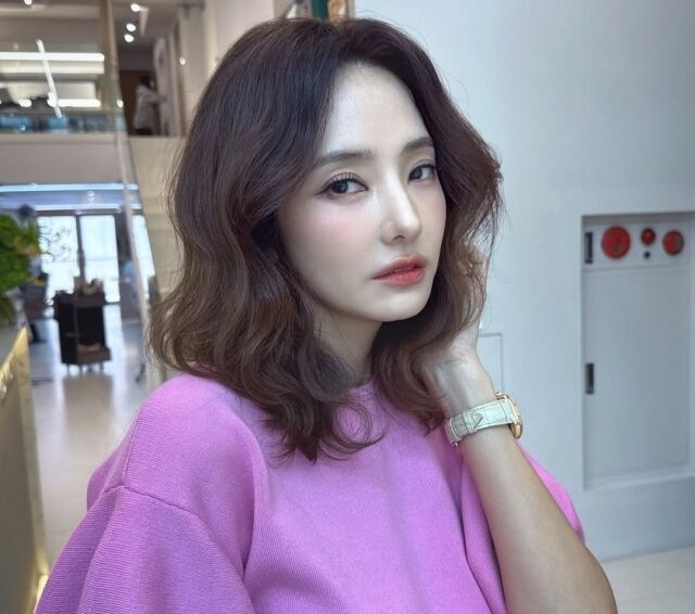 배우 한채영이 변함없는 미모로 화제를 모으고 있다./사진=한채영 인스타그램