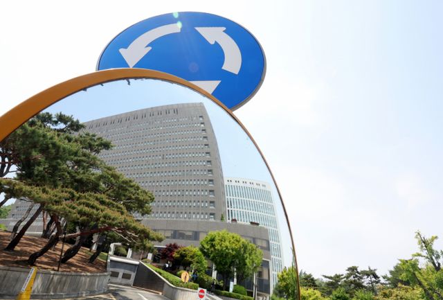 공천 개입 의혹을 받는 김건희 여사가 검찰 대면조사 요구에 불응하며 불출석 사유서를 제출했다. 사진은 13일 서울 서초구 중앙지방검찰청의 모습. /사진=뉴스1