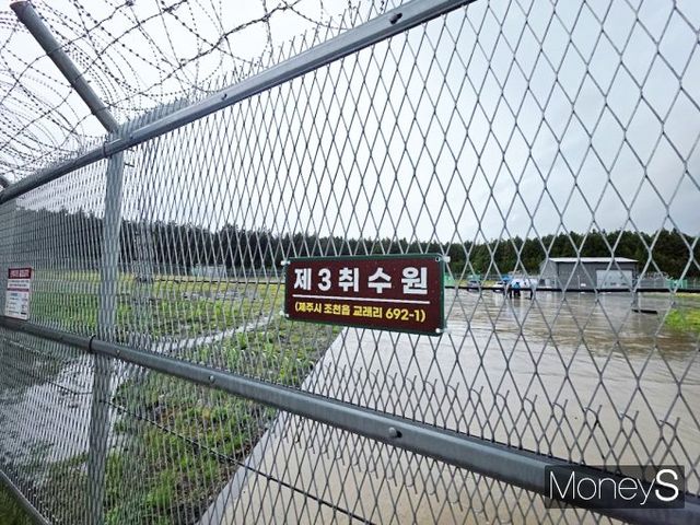 외부인과 야생동물 유입이 철저히 차단된 제3취수원 외부 모습. /사진=황정원 기자