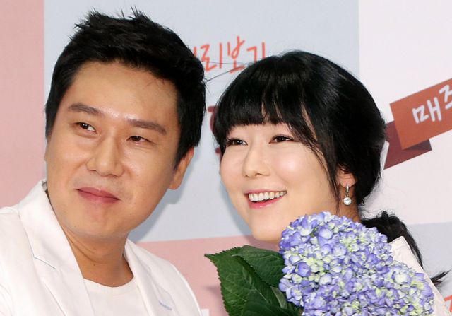 사유리가 가상 남편이었던 이상민 재혼 소식에 놀랐다. 사진은 2014년 9월16일 서울 중구 순화동 호암아트홀에서 진행된 JTBC예능프로그램 님과 함께 기자간담회에서 참석한 이상민, 사유리가 포즈를 취한 모습. /사진=머니투데이