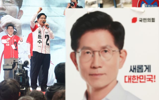 김문수 국민의힘 대통령 후보가 13일 울산 중구 시계탑거리 인근에서 유세를 하고 있다. / 사진=공동취재 