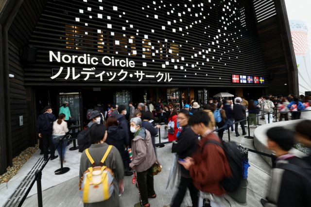 2025 오사카·간사이 엑스포(오사카 엑스포)가 개막한 지 한달이 지났지만 방문객 수가 목표 기준 10%에도 못 미쳤다. 사진은 지난달 13일 일본 오사카 엑스포가 열린 첫 날 시민들이 방문한 모습. /사진=로이터