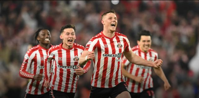 선덜랜드가 잉글랜드 프리미어리그 승격 플레이오프 결승전에서 셰필드 유나이티드와 맞대결을 펼친다. 사진은 14일(한국시각) 영국 선덜랜드 스타디움 오브 라이트에서 열린 2024-25시즌 잉글랜드 챔피언십(EFL) 승격 플레이오프 준결승 선덜랜드와 코번트리 시티의 경기에서 결승골을 터트린 댄 발라드의 모습. /사진=선덜랜드 홈페이지 캡처