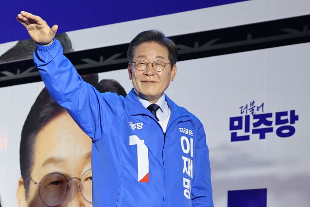 더불어민주당 주도로 국회 법제사법위원회가 14일 공직선거법 개정안을 통과시켰다. 사진은 전날 울산에서 유세 중인 이 후보. /사진=뉴시스