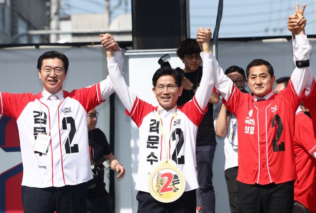 김문수 국민의힘 대선 후보가 14일 오전 경남 진주 진주광미사거리에서 유세를 진행했다. /사진=뉴스1