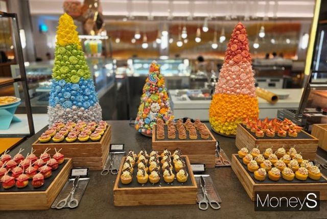 뷔페 그랜드키친의 디저트 코너. /사진=황정원 기자