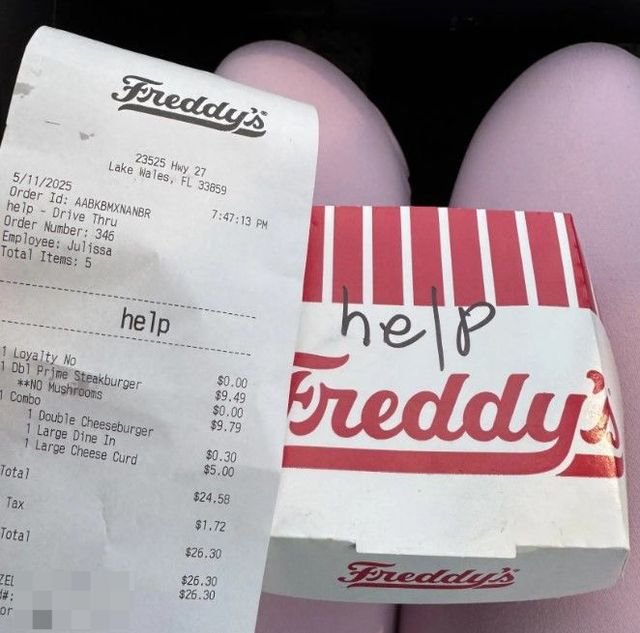 미국 한 패스트푸드점에 햄버거를 주문한 여성이 포장지와 영수증에 '도와주세요' 메시지를 적힌 종이를 보고 경찰 신고했지만 황당한 결말을 맞았다. 사진은 한 여성이 온라인 커뮤니티에 올린 영수증의 모습. /사진=뉴욕포스트 홈페이지 캡처