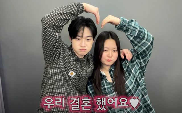 배우 장동윤이 80만 유튜버와 집데이트를 즐겼다. /사진=찰스엔터 유튜브 캡처
