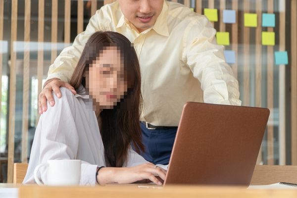 노총각 과장이 '러브라인'을 원해 분노한 여직원이 퇴사를 고민 중이다. 사진은 기사의 이해를 돕기 위한 자료 사진. /사진=이미지투데이