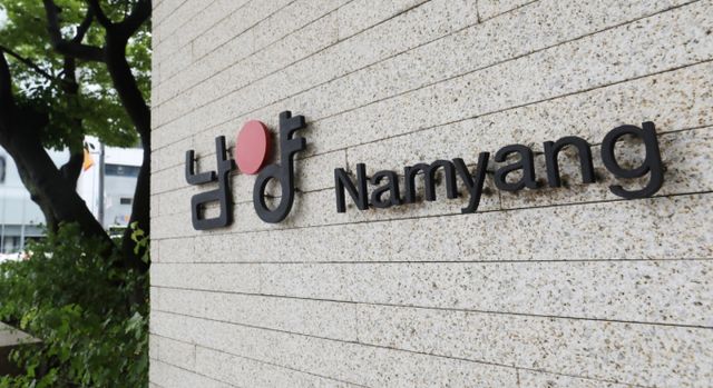 남양유업이 2025년 1분기 연결기준 매출 2156억원, 영업이익7769만원을 올렸다고 15일 공시했다. 전년 동기 대비 매출은 7.5% 감소했으나 영업이익은 흑자전환했다. /사진=뉴스1