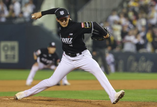 KT위즈 고영표가 팀의 연승을 위해 선발 마운드에 오른다. 사진은 2024시즌 KT위즈에서 활약한 고영표의 모습. /사진=뉴스1