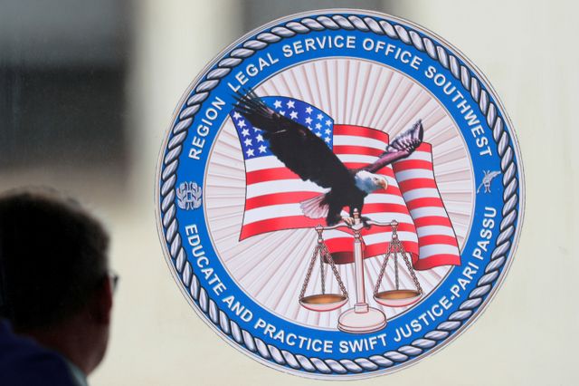 미국에서 '올해의 교사'로 선정됐던 교사가 아동 성폭력 혐의로 검거돼 징역 30년형을 선고받는 사건이 벌어졌다. 사진은 미국 법원 로고. /사진=로이터