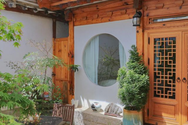 스페이스 모다 마당에서 바라본 침실 외부. /사진=한국관광공사