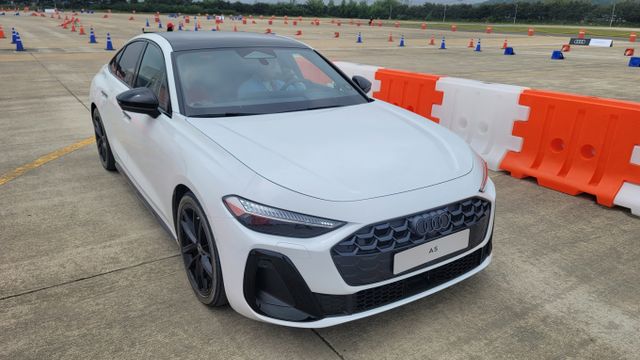 아우디 코리아가 국내 출시를 앞둔 프리미엄 중형 세단 '더 뉴 아우디 A5'와 'S5' 체험 행사를 열었다. 사진은 A5. /사진=김창성 기자