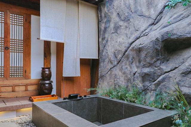 화운에는 자쿠지가 마당에 마련돼 있어 별을 바라보며 몸을 담글 수 있다. /사진=한국관광공사