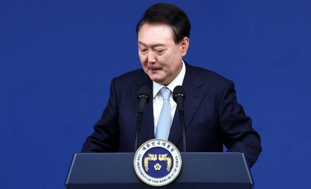 윤석열 전 대통령이 국민의힘 탈당을 선언했다.사진은 윤석열 대통령이 지난 2024년 8월29일 서울 용산 대통령실청사 브리핑룸에서 국정브리핑 및 기자회견을 마치고 퇴장하는 모습. /사진=뉴스1