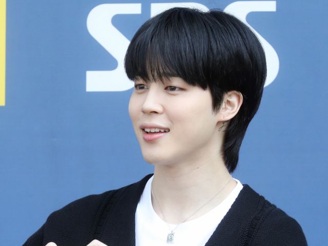 방탄소년단 지민이 글로벌 인기투표 주간랭킹 190회 1위에 올랐다. 사진은 2023년 3월31일 방탄소년단 지민이 오전 서울 목동 SBS에서 진행되는 라디오 '최화정의 파워타임' 출연을 위해 도착한 모습. /사진=머니투데이