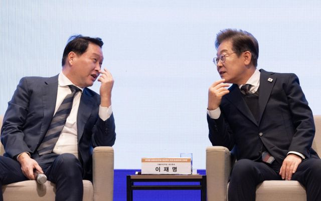 양 의원은 이재명 후보를 두고 "반(反)기업적 인사라는 세간의 인식은 사실과 거리가 있다"고 잘라 말했다. 사진은 이재명 더불어민주당 대선후보와 최태원 대한상의 회장이 8일 오전 서울 중구 대한상공회의소에서 열린 대선후보 초청 경제5단체장 간담회에서 대화하고 있는 모습. /사진=국회사진기자단