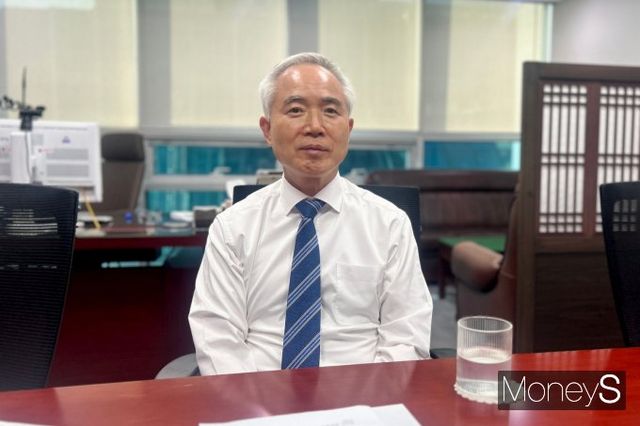 '항명 검사장'으로 불렸던 양부남 의원(더불어민주당·광주 서구을)이 더불어민주당, 그리고 이재명 대통령 후보의 법률 참모로 정치 전면에 나서게 된 배경을 들어봤다. 사진은 지난 4월 양부남 의원이 머니S와 인터뷰하고 있는 모습. /사진=김성아 기자