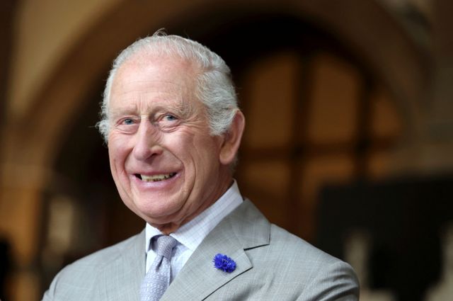 영국 국왕 찰스 3세의 자산이 늘었다. 사진은 영국의 찰스 왕세자가 지난 15일 영국 브래드포드의 리스터 파크에 있는 아트 갤러리이자 커뮤니티 문화 공간인 카트라이트 홀을 방문한 모습. /사진=로이터