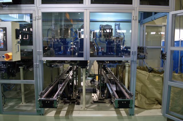 사진은 600PPM 노칭 장비가 가동되는 모습. /사진=엠플러스