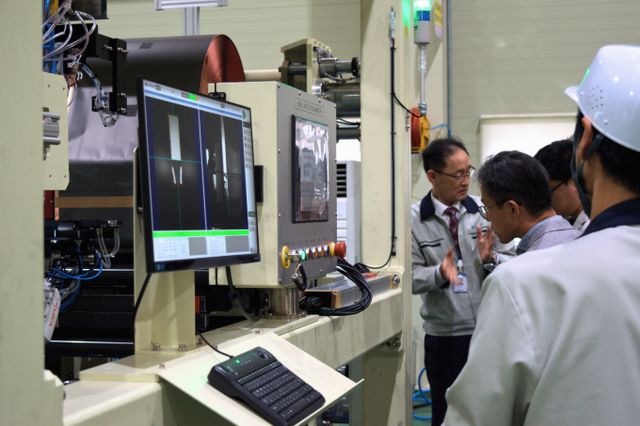 사진은 엠플러스 파우치형 및 각형 셀 제작 설비가 작동되는 모습. /사진=엠플러스 