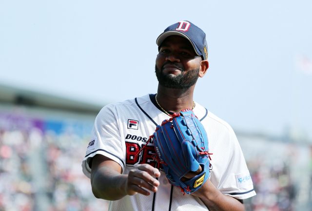 키움 히어로즈가 야시엘 푸이그를 방출하고 라울 알칸타라를 영입했다. 사진은 키움 히어로즈와 계약한 라울 알칸타라가 과거 두산 베어스에서 활약할 당시의 모습. /사진=뉴스1