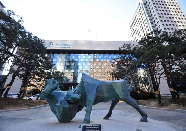 올해 1분기 국내 상장사들의 실적이 시장별로 극명한 온도차를 드러냈다./사진=한국거래소 