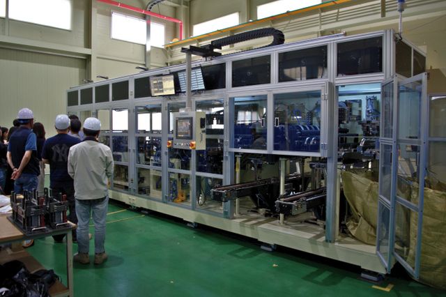 사진은 엠플러스 600PPM 초고속 노칭 장비. /사진=엠플러스