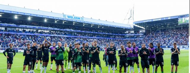 황인범의 소속팀 페예노르트가 최종전에서 패했지만 리그 3위를 지켰고 유럽축구연맹 챔피언스리그 예선 티켓을 확보했다. 사진은 시즌을 마친 페예노르트 선수단이 관중들에게 인사를 하는 모습. /사진=페예노르트 홈페이지 캡처