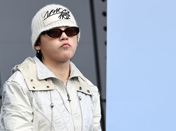 래퍼 노엘이 미국 유명 래퍼 겸 음악 프로듀서 '예'의 내한 공연이 취소되자 감사를 표했다. 사진은 래퍼 노엘이 2024 S/S 서울패션위크에 참석한 모습. /사진=뉴스1