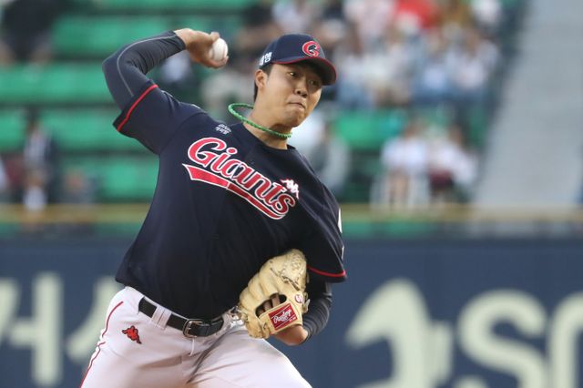 롯데 자이언츠 윤성빈이 시즌 첫 등판을 앞두고 있다. 사진은 롯데 자이언츠에서 활약한 윤성빈의 모습. /사진=뉴스1