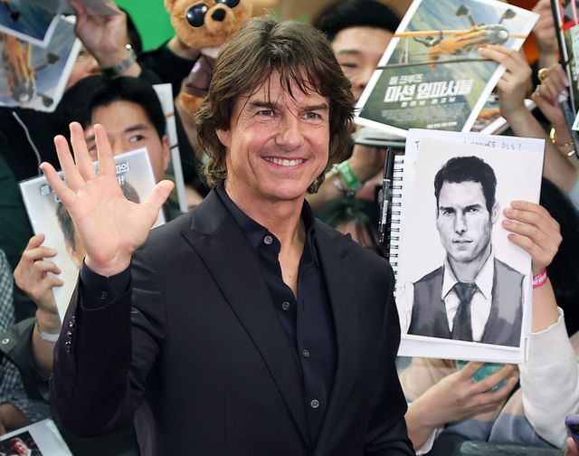 톰 크루즈 주연 영화 '미션 임파서블: 파이널 레코닝'이 개봉 3일째 극장가에서 흥행가도를 달리고 있다. 사진은 지난 8일 할리우드 배우 톰 크루즈가 서울 송파구 롯데월드 아이스링크에서 열린 영화 '미션 임파서블: 파이널 ‘레코딩 레드카펫 행사에서 포즈를 취하는 모습. /사진=뉴스1