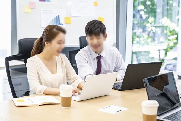 입사 동기인 남사친과 친하게 지낸다는 이유로 남편이 바람을 의심했다는 사연이 전해졌다. 사진은 기사 내용과 직접적인 관련이 없음. /사진=이미지투데이