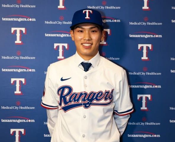 광주일고 출신 유망주 김성준이 텍사스 레인저스와 계약을 체결했다. 사진은 텍사스 레인저스 유니폼을 입은 김성준의 모습. /사진=텍사스 레인저스 인스타그램