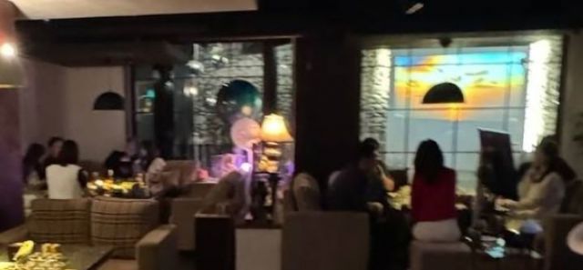 더불어민주당이 윤석열 전 대통령의 내란 혐의 재판을 심리 중인 지귀연 서울중앙지법 부장판사의 룸살롱 술 접대 의혹을 입증하겠다며 지 부장판사의 사진을 공개했다. 사진은 더불어민주당이 19일 공개한 지귀연 서울중앙지법 부장판사의 '룸살롱 술접대 의혹' 사진. /사진=민주당 제공