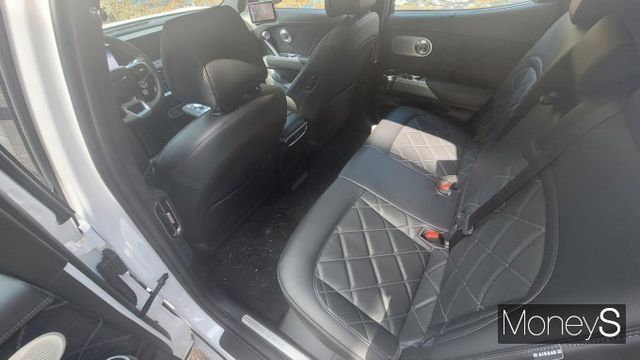 GV60 부분변경의 2열은 성인 남성이 앉기에는 다소 답답한 느낌이 든다. /사진=김창성 기자