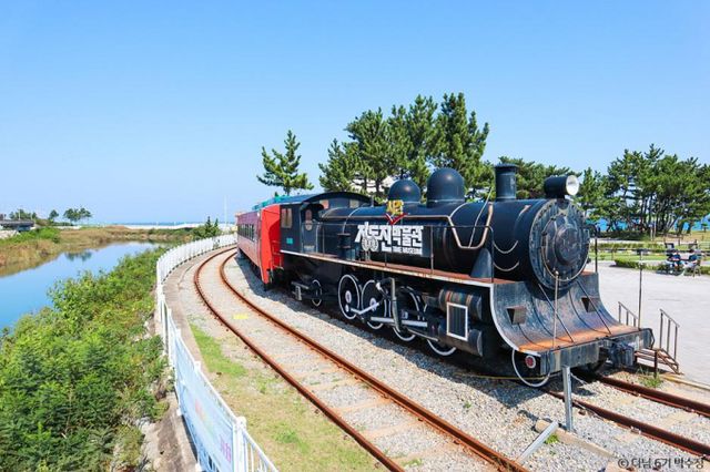 모래시계공원에 위치한 정동진 시간박물관. /사진=한국관광공사