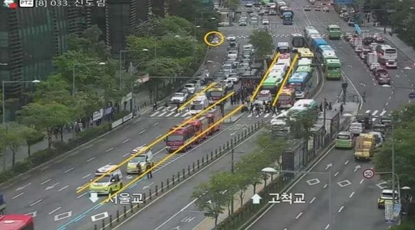 서울 구로구의 한 버스전용도로에서 4중 추돌사고가 발생해 6명이 다쳤다. 사진은 4중 추돌사고가 발생한 버스전용도로의 모습. /사진=서울시 교통정보 시스템 캡처