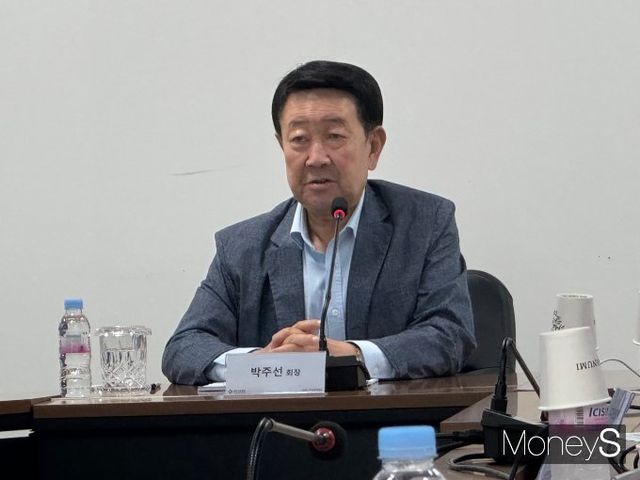 대한석유협회가 20일 '석유산업 현황 및 업계 현안 이해 제고'를 주제로 설명회를 열었다. 사진은 박주선 대한석유협회 회장이 업계 현황에 대해 설명하는 모습. /사진=정연 기자