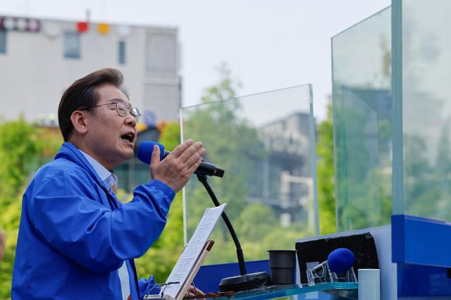 사진은 이날 경기 고양 일산문화광장 앞에서 집중유세 중인 이 후보. /사진=공동취재