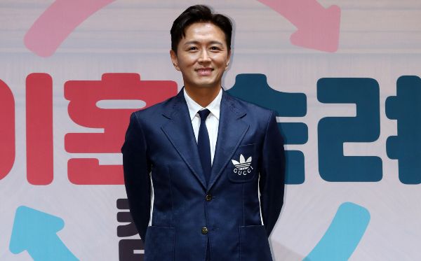 갑상선암 투병 사실을 고백한 배우 진태현이 수술을 앞두고 심경을 전했다. 사진은 진태현이 JTBC 예능 프로그램 '이혼숙려캠프' 제작발표회에 참석한 모습. /사진=뉴시스