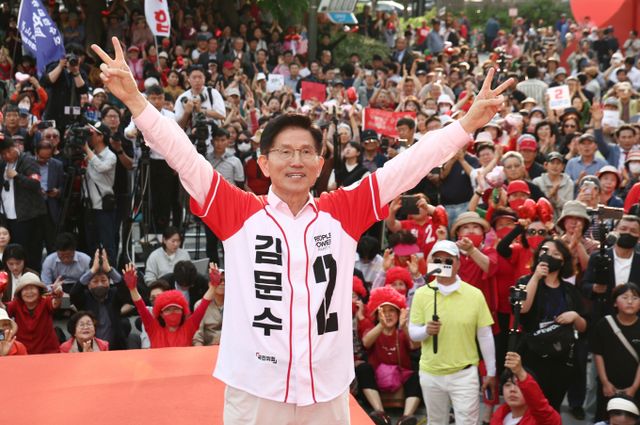  김문수 국민의힘 대선 후보가 지난 20일 경기 스타필드 하남에서 유세를 하고 있다. /사진=공동취재 