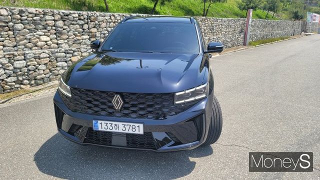 그랑 콜레오스 '에스프리 알핀'은 스포티한 디자인이 돋보인다. /사진=김창성 기자