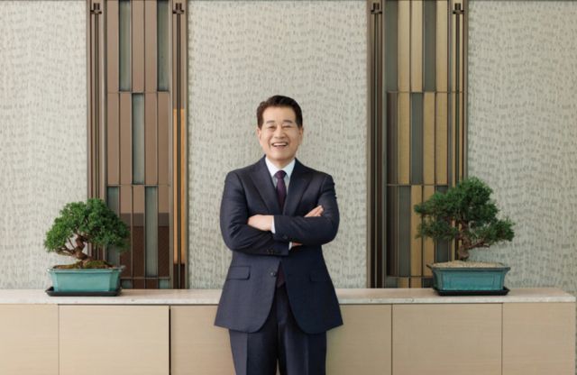 장인화 포스코그룹 회장이 22일 개막한 '2025 글로벌 볼런티어 위크'를 통해 호국보훈 봉사활동에 참여, 광복의 의미를 되새겼다. /사진=포스코홀딩스