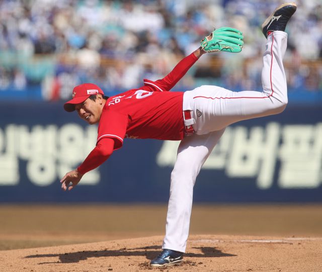 SSG랜더스가 김광현을 필두로 5연승에 도전한다. 사진은 SSG랜더스에서 활약 중인 김광현의 모습. /사진=뉴스1 