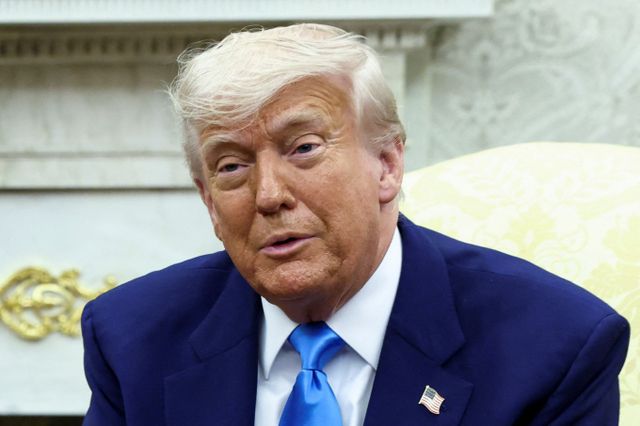 도널드 트럼프 미국 대통령이 주미 이스라엘 대사관 직원 피격 사건은 반유대주의에 기반한 살인 사건이라며 강력히 비판했다. 사진은 트럼프 대통령이 지난 21일(현지시각) 미국 워싱턴D.C 백악관 집무실에서 시릴 라마포사 남아공 대통령을 만난 모습. /사진=로이터