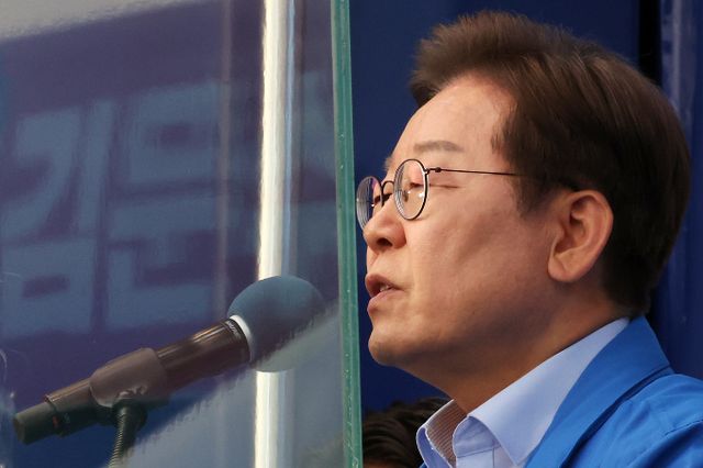 이재명 더불어민주당 대선 후보가 북한의 동해상 순항미사일 발사를 강력 규탄했다. 사진은 지난 21일 인천 계양구 계양역 앞에서 열린 유세에서 연설하는 이 후보. /사진=뉴시스