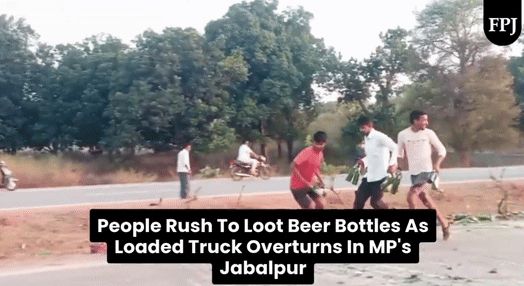 인도에서 맥주병 수백개를 실고 가던 트럭이 전복되자 행인들이 맥주를 들고 도망갔다. 사진은 맥주병을 들고 사고 현장을 도망치는 행인들의 모습. /사진=프리프레스저널 영상 캡처