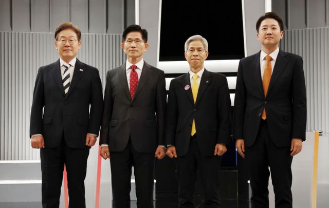 이재명 더불어민주당 대선 후보와 이준석 개혁신당 대선 후보가 23일 대선 후보자 토론에서 공방을 벌였다. /사진=뉴시스(국회사진기자단)